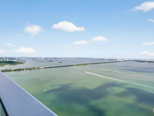4-bedroom condo for sale in Miami - 700 NE 24th Street 5202 - MondialRealty