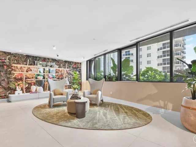 4-bedroom condo for sale in Miami - 700 NE 24th Street 5202 - MondialRealty