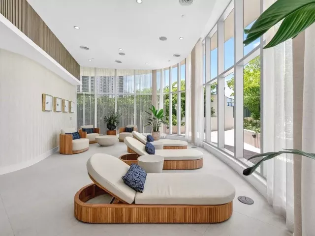 4-bedroom condo for sale in Miami - 700 NE 24th Street 5202 - MondialRealty