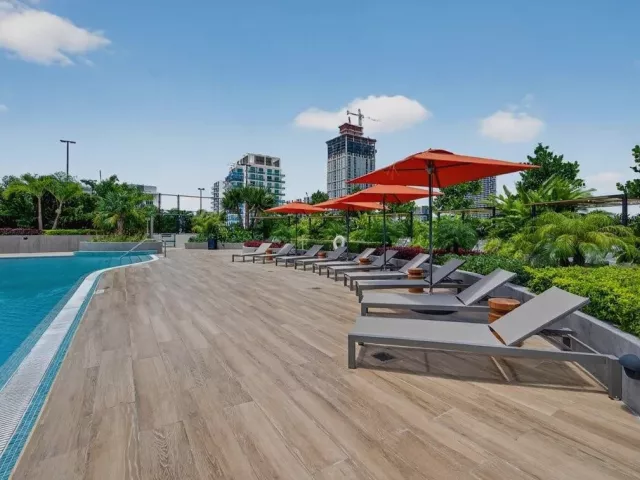 4-bedroom condo for sale in Miami - 700 NE 24th Street 5202 - MondialRealty