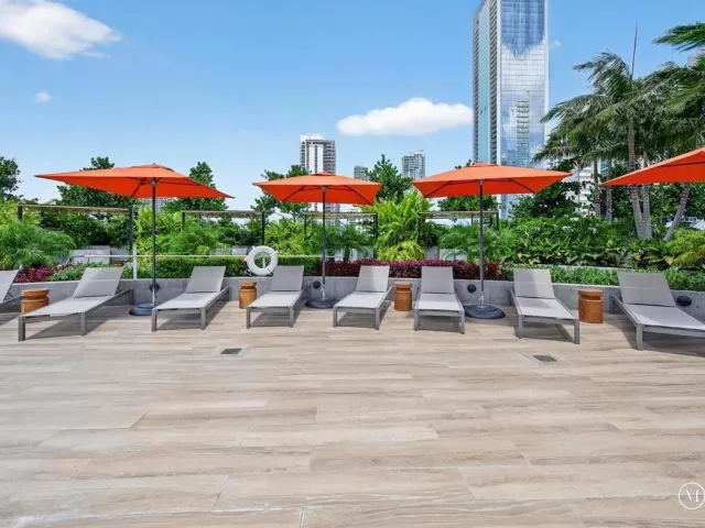 4-bedroom condo for sale in Miami - 700 NE 24th Street 5202 - MondialRealty