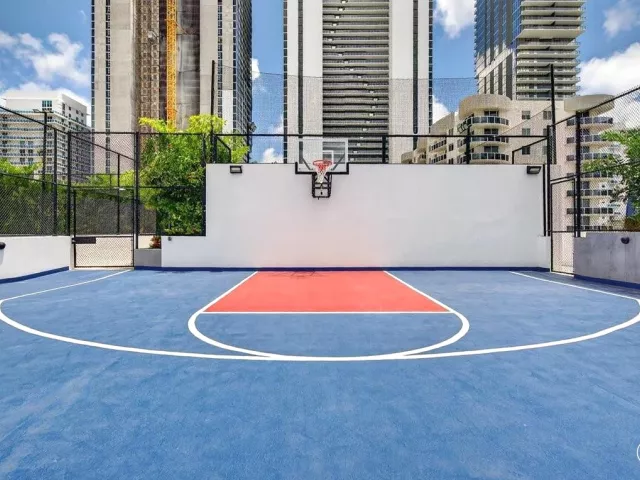 4-bedroom condo for sale in Miami - 700 NE 24th Street 5202 - MondialRealty