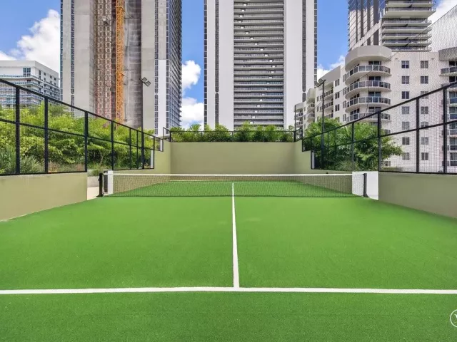 4-bedroom condo for sale in Miami - 700 NE 24th Street 5202 - MondialRealty