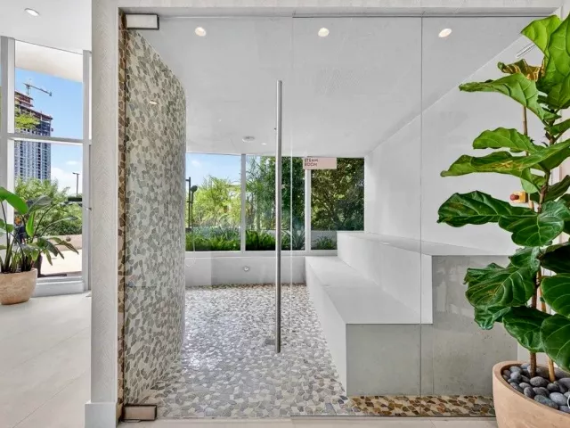 4-bedroom condo for sale in Miami - 700 NE 24th Street 5202 - MondialRealty