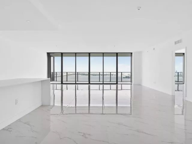 4-bedroom condo for sale in Miami - 700 NE 24th Street 5202 - MondialRealty