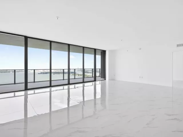 4-bedroom condo for sale in Miami - 700 NE 24th Street 5202 - MondialRealty