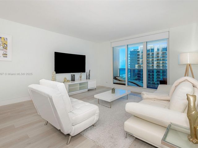 Apartment for sale  Unit #1505 - photo 6465947