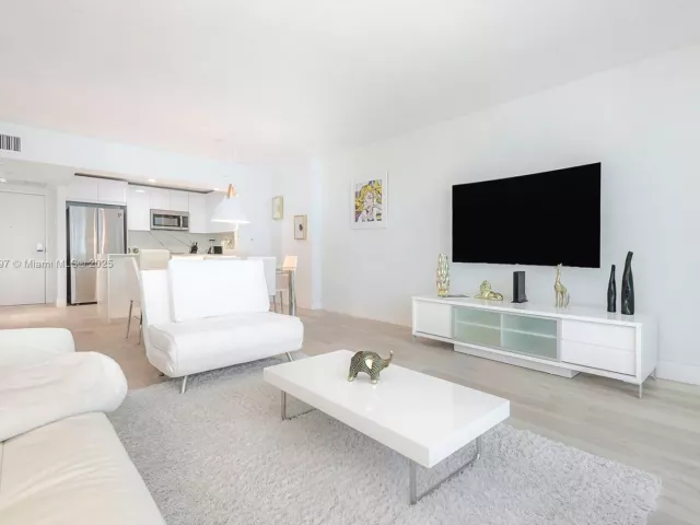 1-bedroom condo for sale in Miami Beach - 2301 Collins Ave 1505 - MondialRealty