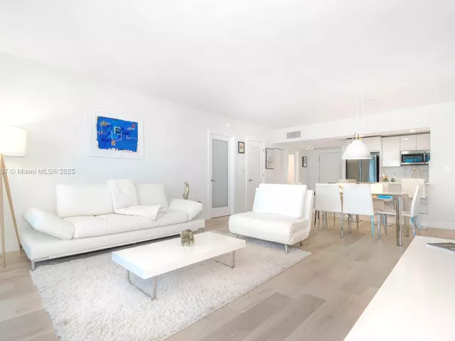 1-bedroom condo for sale in Miami Beach - 2301 Collins Ave 1505 - MondialRealty