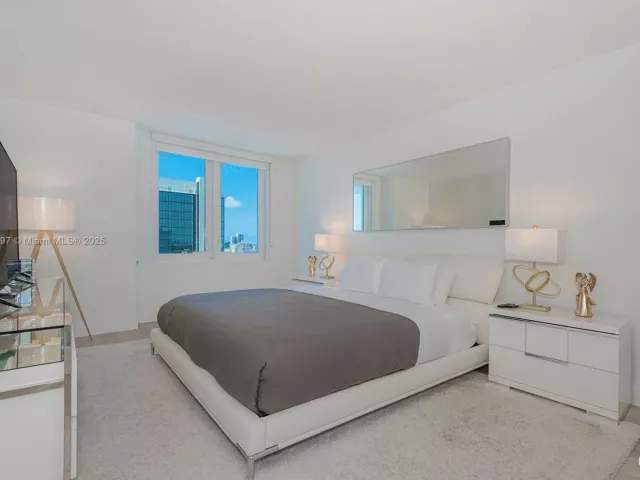 1-bedroom condo for sale in Miami Beach - 2301 Collins Ave 1505 - MondialRealty