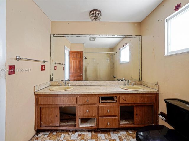 3-bedroom home for sale in Miami Gardens - 20401 NW 22nd Ave - MondialRealty