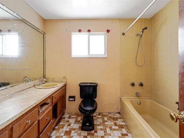 3-bedroom home for sale in Miami Gardens - 20401 NW 22nd Ave - MondialRealty