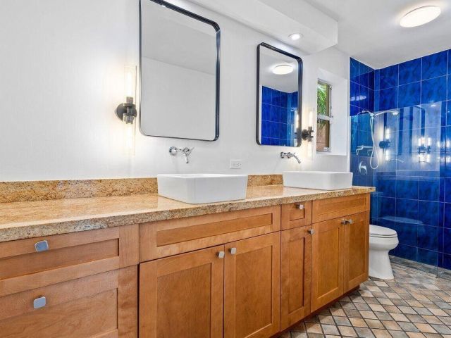 Home for rent at 517 29th Street E (Front House) - photo 6448753