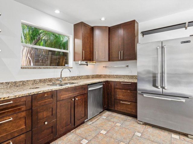 Home for rent at 517 29th Street E (Front House) - photo 6448756