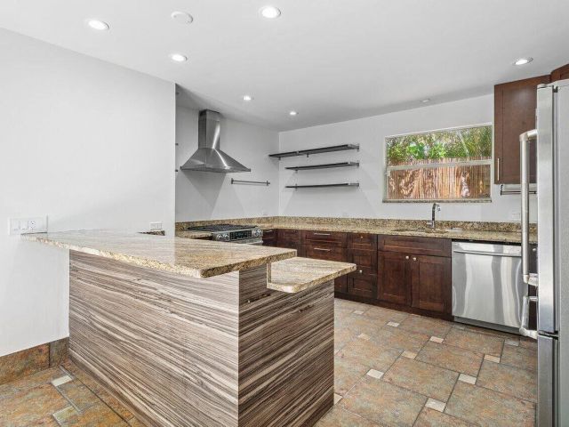 Home for rent at 517 29th Street E (Front House) - photo 6448759