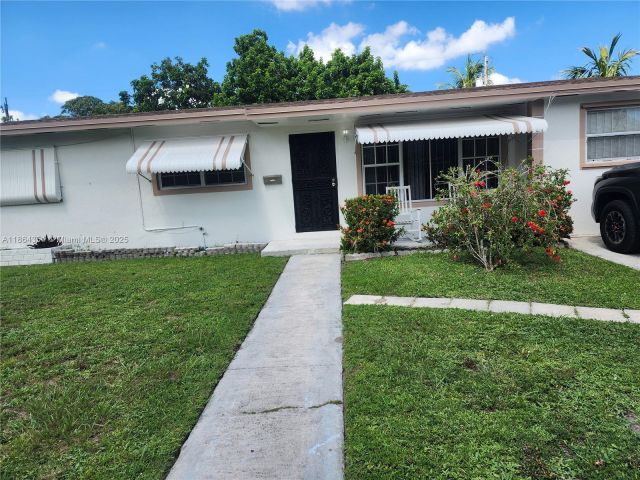 Home for rent at 17200 NW 11th Ave - photo 7436033