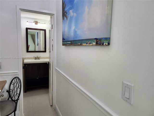 2-bedroom condo for rent in Hollywood - 3505 S Ocean Dr 707 - MondialRealty