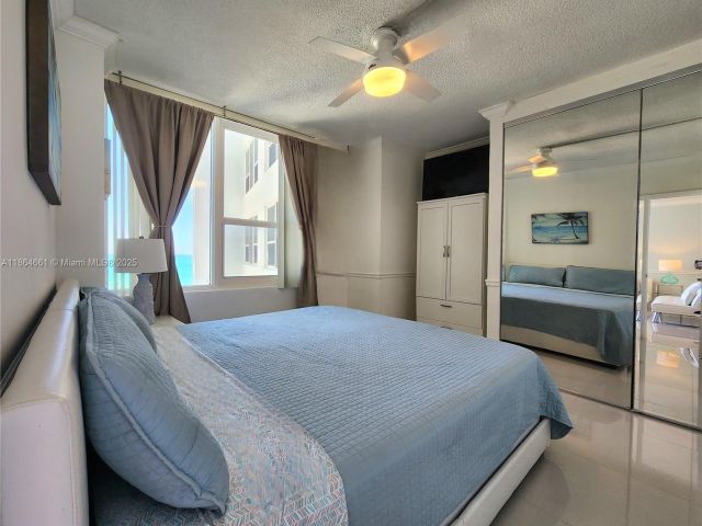 2-bedroom condo for rent in Hollywood - 3505 S Ocean Dr 707 - MondialRealty