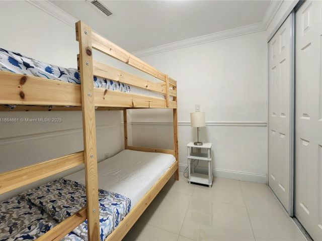 2-bedroom condo for rent in Hollywood - 3505 S Ocean Dr 707 - MondialRealty