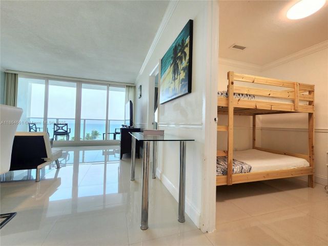 2-bedroom condo for rent in Hollywood - 3505 S Ocean Dr 707 - MondialRealty