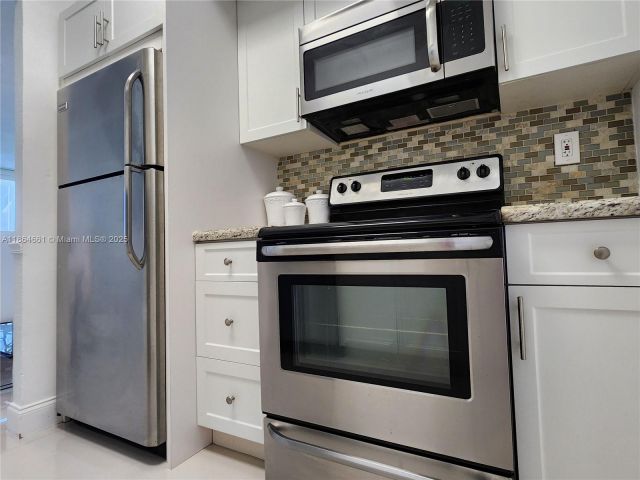 2-bedroom condo for rent in Hollywood - 3505 S Ocean Dr 707 - MondialRealty