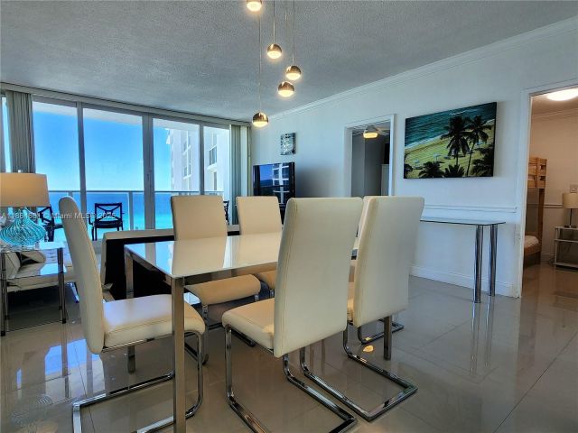2-bedroom condo for rent in Hollywood - 3505 S Ocean Dr 707 - MondialRealty