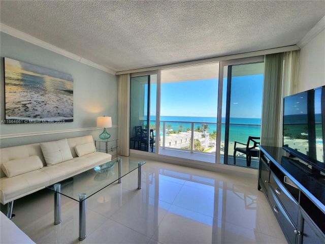 2-bedroom condo for rent in Hollywood - 3505 S Ocean Dr 707 - MondialRealty