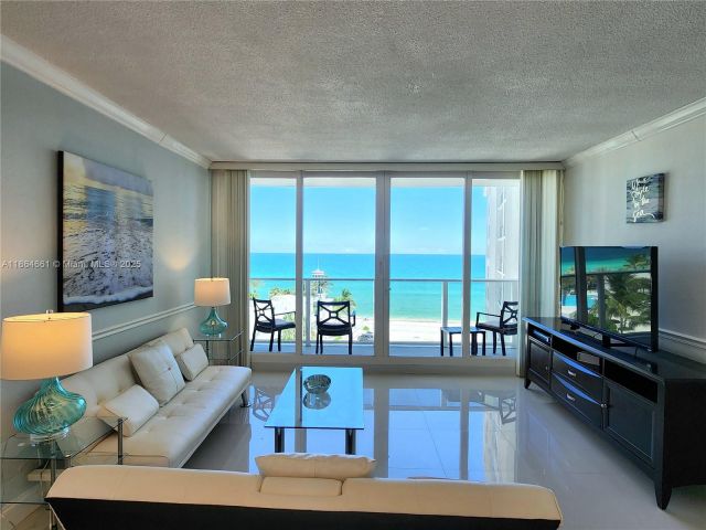 2-bedroom condo for rent in Hollywood - 3505 S Ocean Dr 707 - MondialRealty