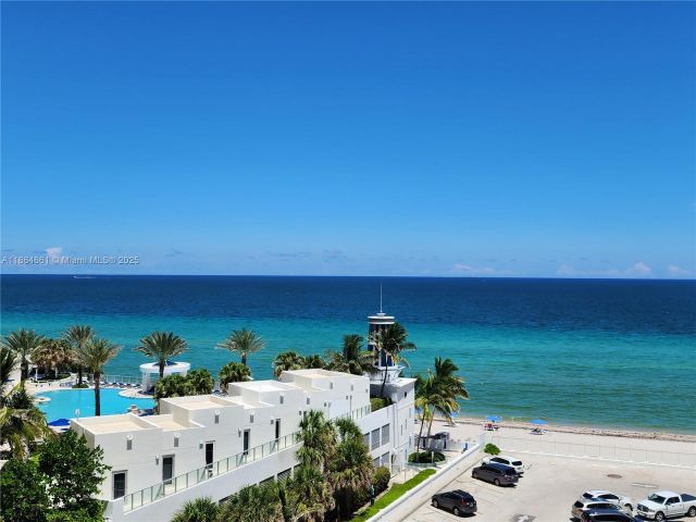 2-bedroom condo for rent in Hollywood - 3505 S Ocean Dr 707 - MondialRealty