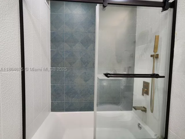 2-bedroom condo for rent in Hollywood - 3505 S Ocean Dr 1502 - MondialRealty