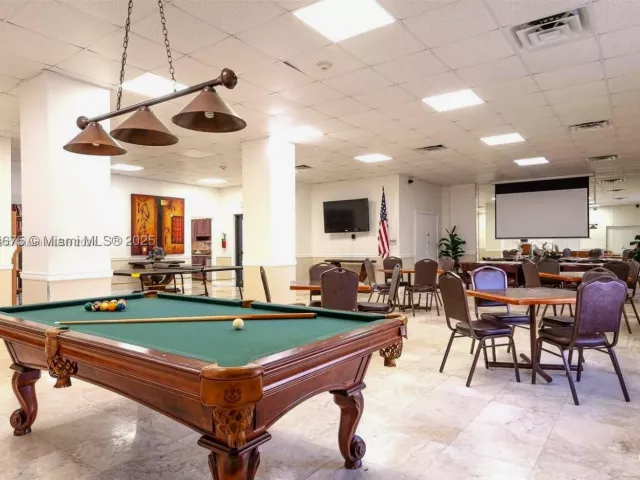 2-bedroom condo for rent in Hollywood - 3505 S Ocean Dr 1502 - MondialRealty