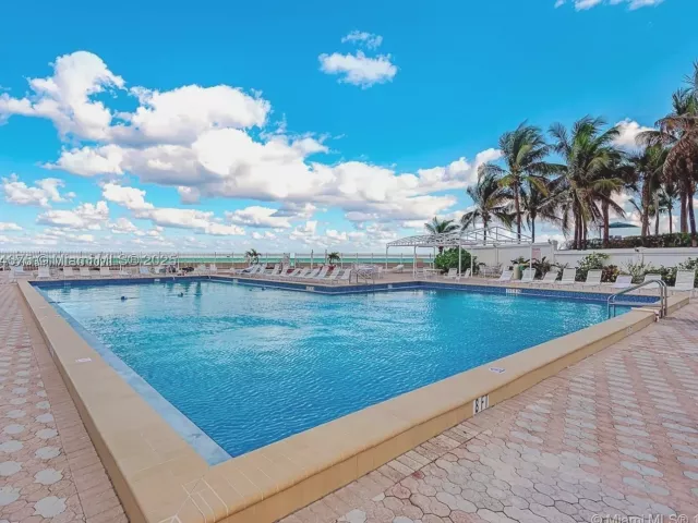 2-bedroom condo for rent in Hollywood - 3505 S Ocean Dr 1502 - MondialRealty