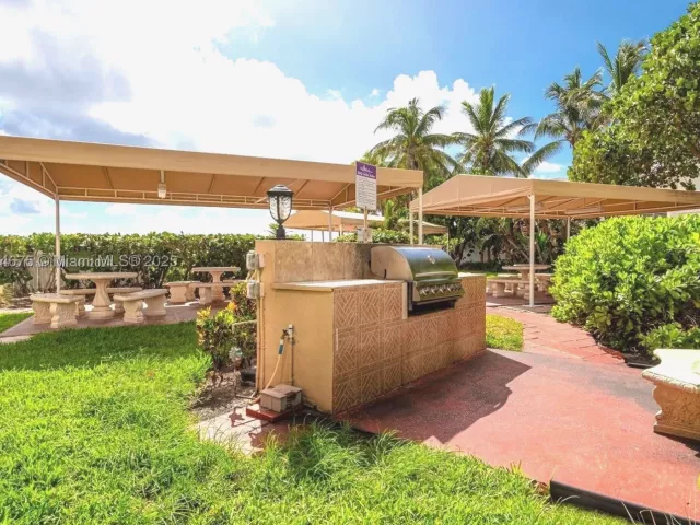 2-bedroom condo for rent in Hollywood - 3505 S Ocean Dr 1502 - MondialRealty