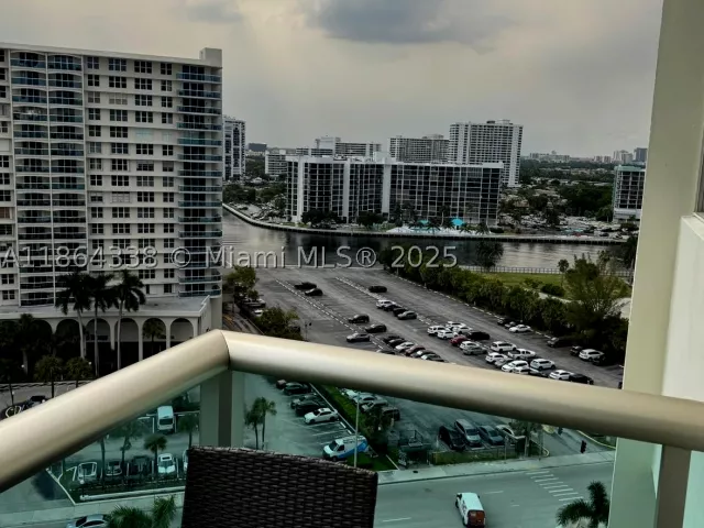 2-bedroom condo for sale in Hollywood - 3801 S Ocean Dr 14V - MondialRealty