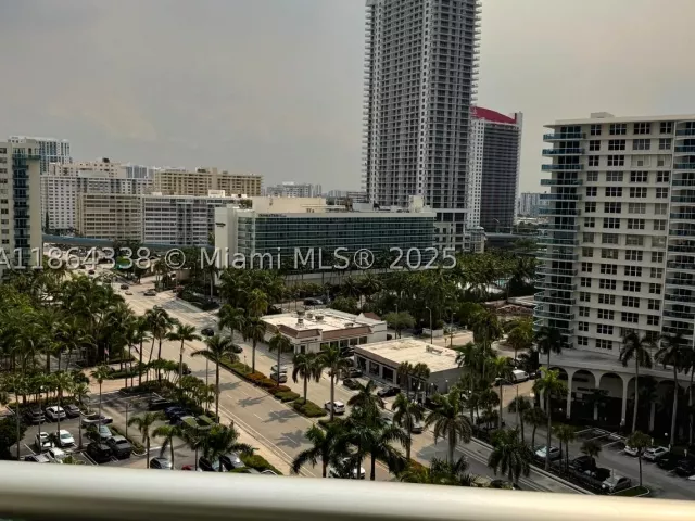 2-bedroom condo for sale in Hollywood - 3801 S Ocean Dr 14V - MondialRealty