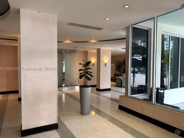 2-bedroom condo for sale in Hollywood - 3801 S Ocean Dr 14V - MondialRealty