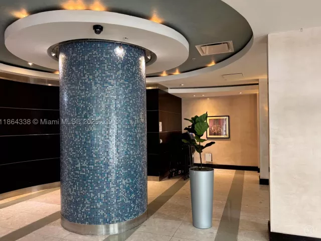 2-bedroom condo for sale in Hollywood - 3801 S Ocean Dr 14V - MondialRealty