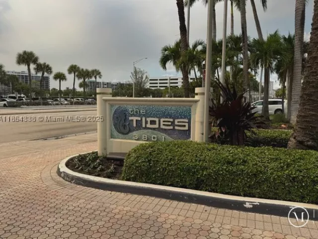 2-bedroom condo for sale in Hollywood - 3801 S Ocean Dr 14V - MondialRealty