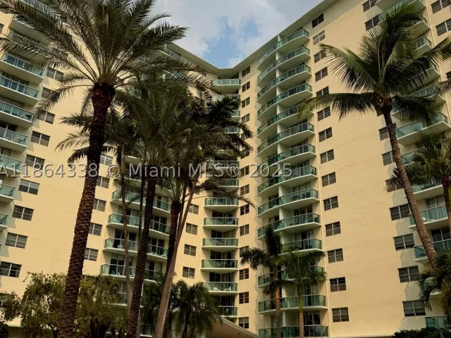 2-bedroom condo for sale in Hollywood - 3801 S Ocean Dr 14V - MondialRealty