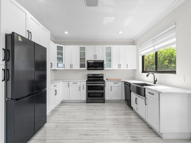 Home for sale at 1115 Avondale Court - photo 6514013