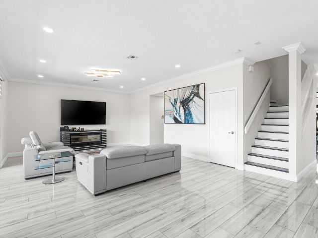 Home for sale at 1115 Avondale Court - photo 6514014