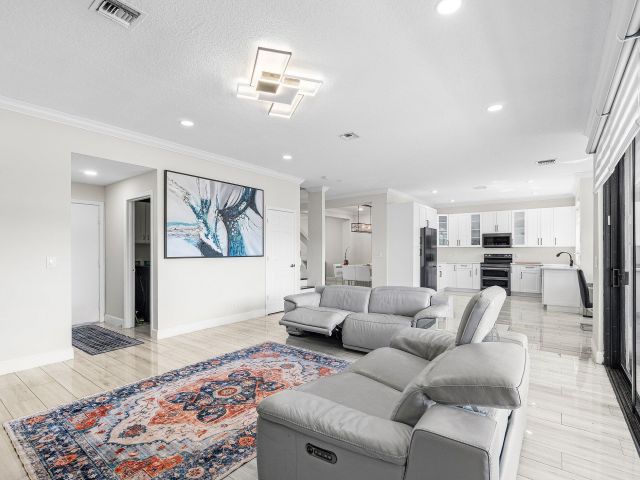 Home for sale at 1115 Avondale Court - photo 6514015