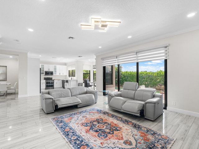 Home for sale at 1115 Avondale Court - photo 6514016