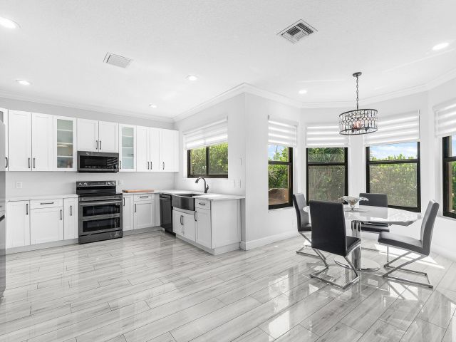 Home for sale at 1115 Avondale Court - photo 6514021