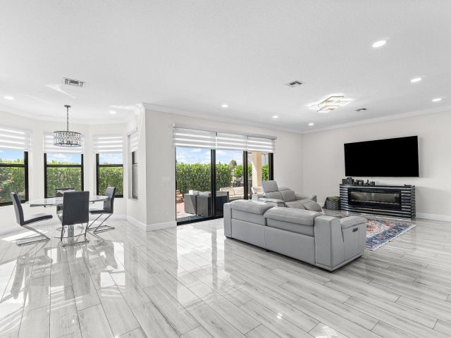 Home for sale at 1115 Avondale Court - photo 6514025