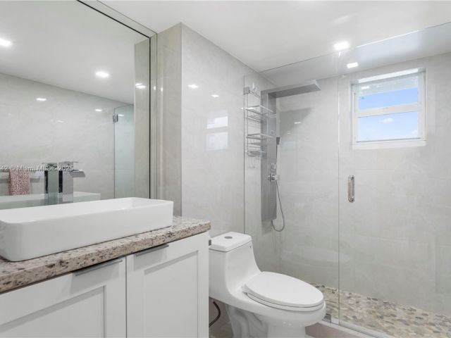 Apartment for sale  Unit #1001 - photo 6466507