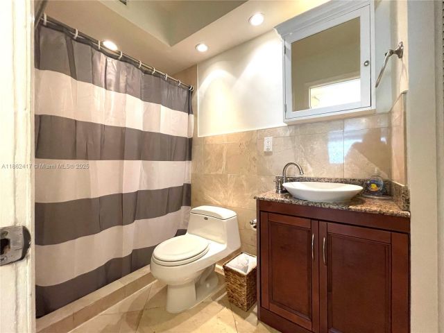 Apartment for rent  Unit #209 - photo 6469840