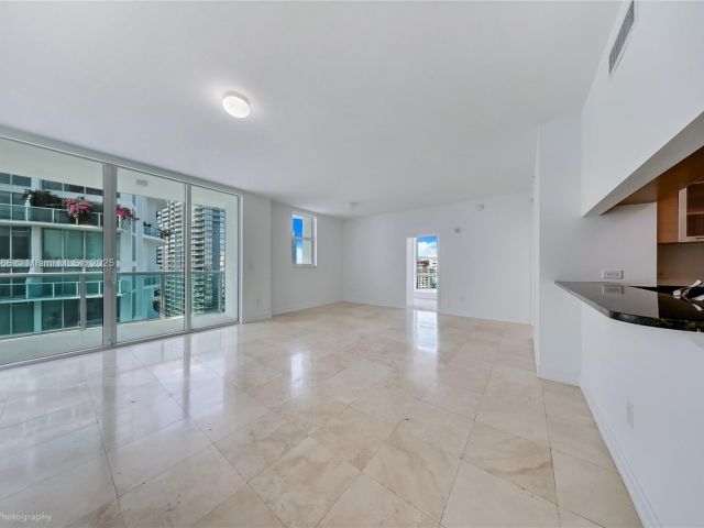 Apartment for rent  Unit #3421 - photo 6475181