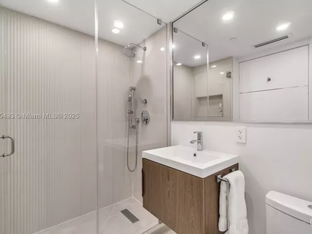 3-bedroom condo for sale in Miami Beach - 1500 Ocean Drive 1003 - MondialRealty