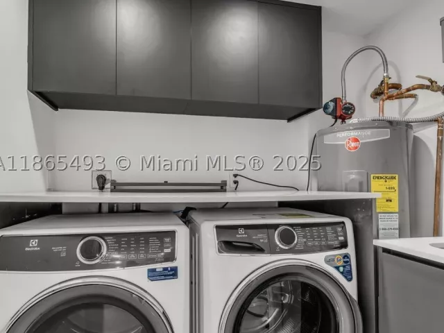 3-bedroom condo for sale in Miami Beach - 1500 Ocean Drive 1003 - MondialRealty